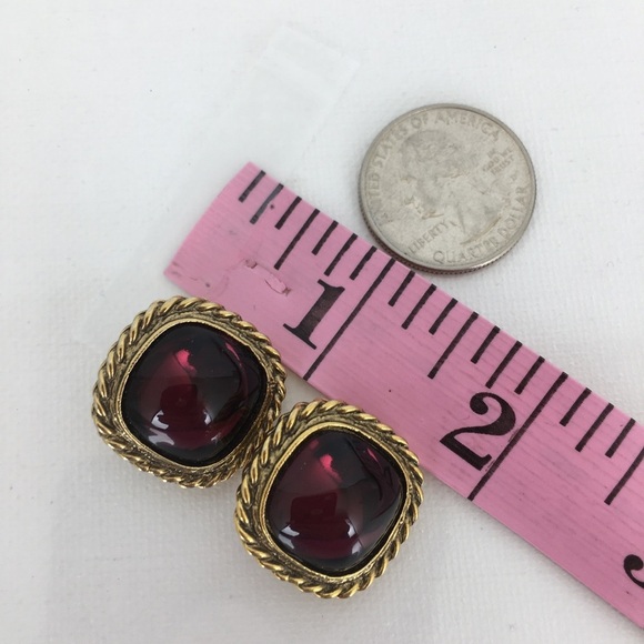 Vintage Plum Purple Glass Cabochon Clip Earrings Gold Estate Costume Jewelry - Picture 6 of 7